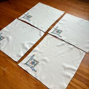 Vintage Embroidered Linen Napkins Set of 4 Floral Design 16 x 17